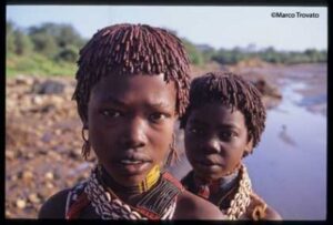 Popolazione della Valle dell'Omo, in Etiopia, dove è in costruzione Gibe III. Foto di Marco Trovato (copyright/tutti i diritti riservati)