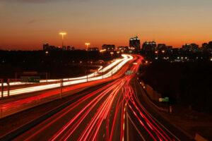 Highway_401, Foto di Nayu Kim, licenza CC-BY-2.0, via Wikimedia Commons