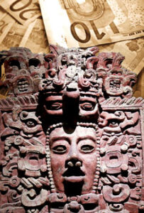 Elaborazione di una maschera Maya da una foto di Wolfgang Sauber, CC-BY-SA-3.0, Wikimedia Commons