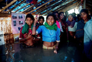Donne in lotta contro la costruzione delle dighe nella valle del Narmada - foto: Karen Robinson/international Rivers