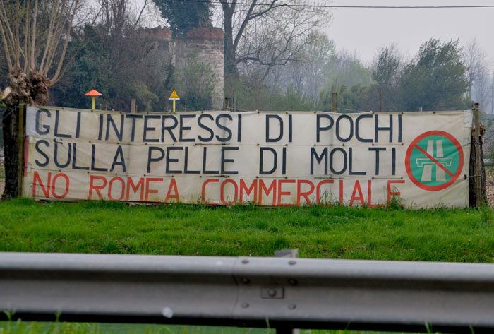 No_Romeaweb striscione-no-Romea