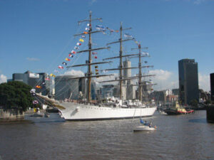 La nave argentina bloccata. Foto di Martín Otero (ADBA) CC-BY-2.5 Wikimedia Commons
