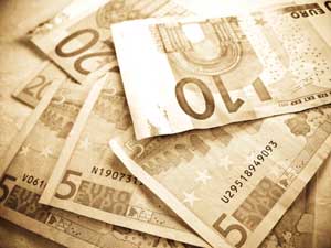 Evasione fiscale - banconote euro
