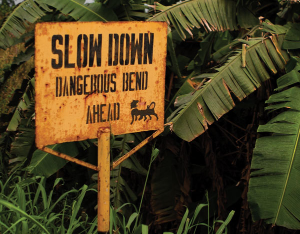 un cartello dell'Eni-Agip in Nigeria. Foto Luca Tommasini/Re:Common